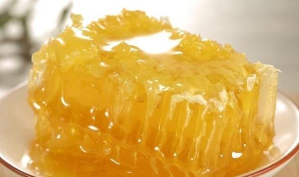 蜂蜜|女人要“保持”年轻,多吃“2黄2黑”,补充雌激素,防止早衰!