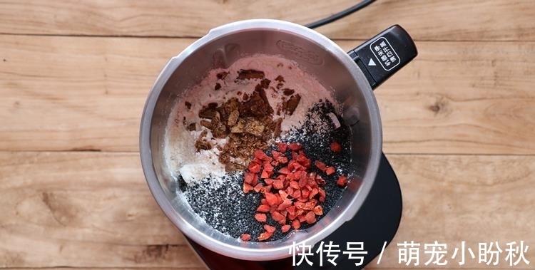 芝麻|秋季，少吃板栗花生多吃它，多买点炒好囤起来，放到冬天吃特省事