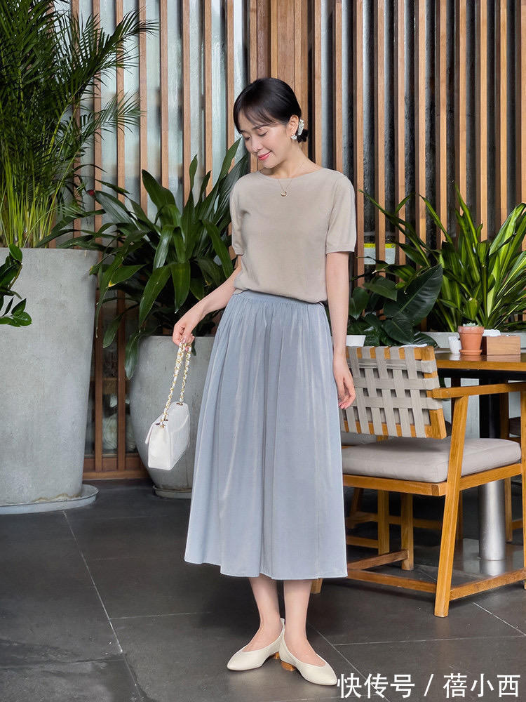 衬衫|女人一旦过了30岁,穿“衬衫+半身裙”,优雅又高级,气质满分