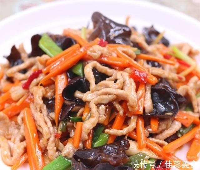正宗四川鱼香肉丝制作:酸甜微辣,补铁养血,滋阴润燥,独具特色