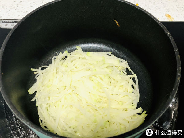 虾皮|入冬以后,补冬多吃“根”,新鲜萝卜做汤是一绝,汤鲜味美特好喝