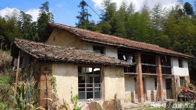 房屋|农村宅基地翻修后,产权归谁是所有农村房屋都允许翻建吗