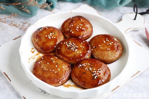 香甜|芋头做成的红糍粑,1块芋头1把糯米饭,软糯又香甜