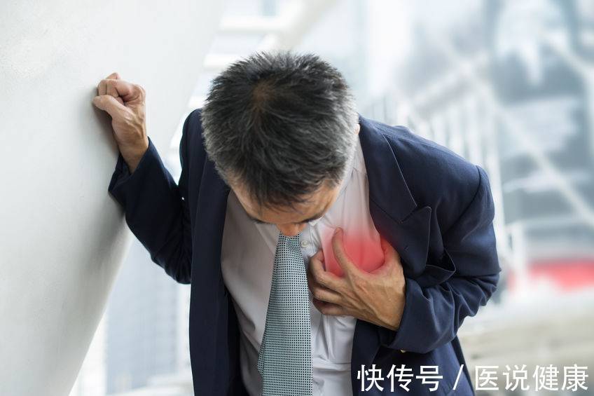 发作|频繁出现这5种情况,当心是心脏病发作前的信号,需重视起来