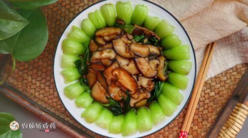 年夜饭菜单请查收，“2素6荤”照着做，寓意福气多多，幸福满满