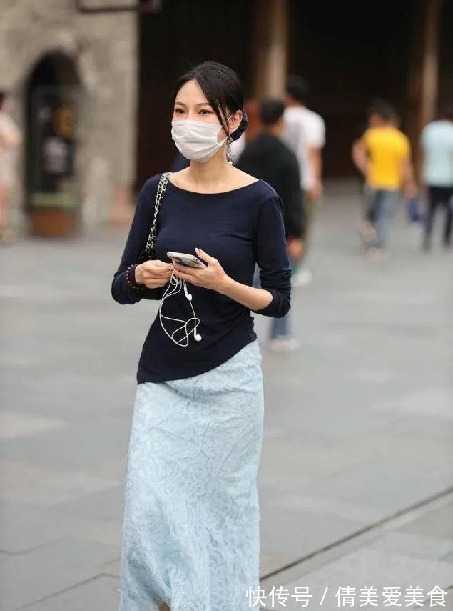 连衣裙 取代“筷子腿”,也成就了“酒杯腿”,这样穿备受直男青睐!