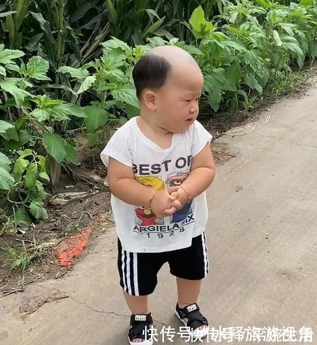 莫言|爸爸给宝宝理的发型太“成熟”,妈妈无语,网友广坤,是你吗