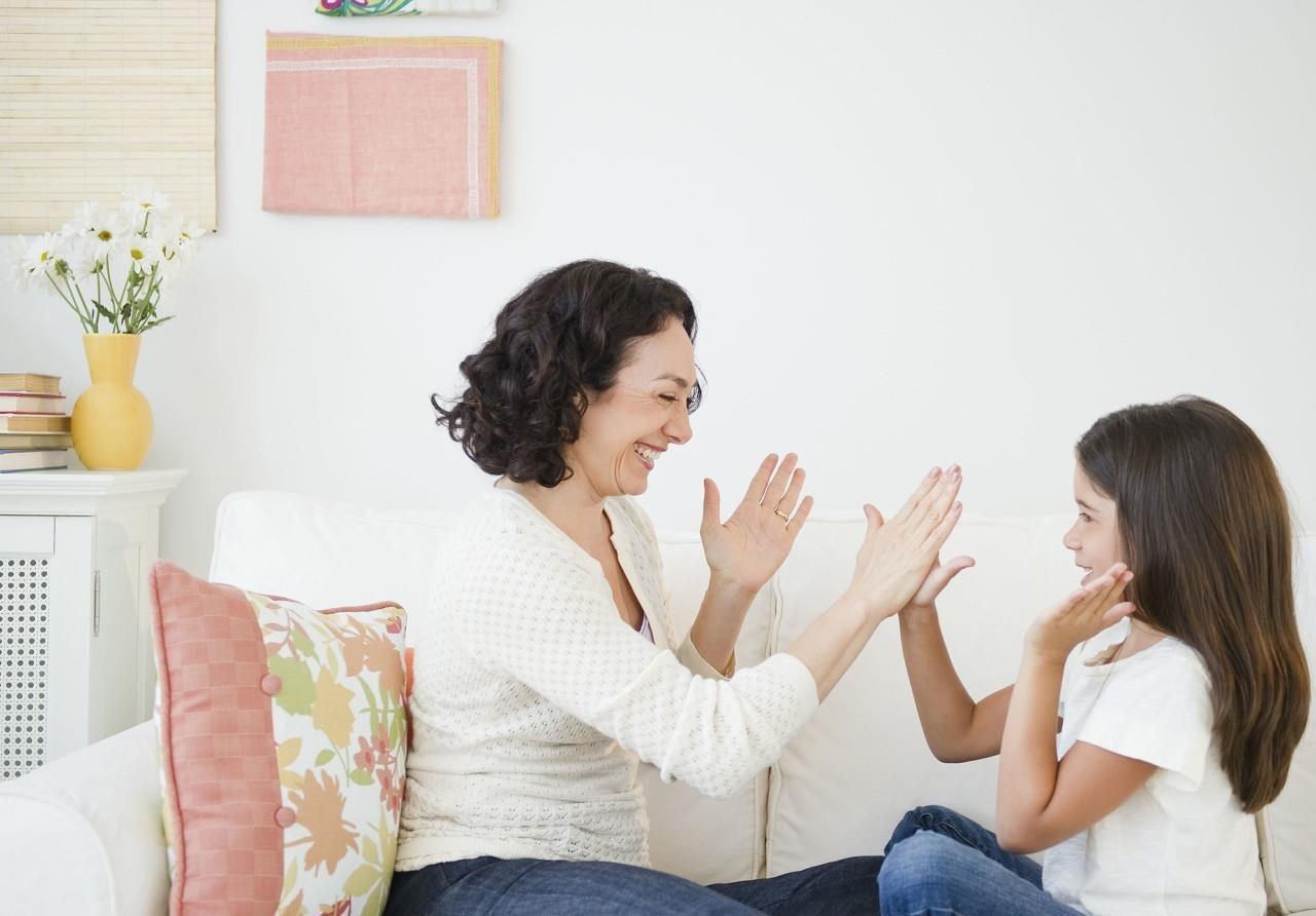 宝妈|洗澡时女儿问妈妈“你怎么和爸爸长得不一样”,宝妈回答暴露情商