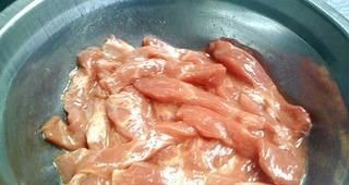 炸酥肉，不要直接用面粉！30年大厨教你，金黄酥脆肉质嫩，不回潮