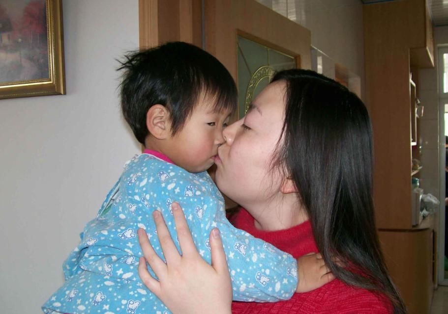 你妈|妈妈当着儿子面换衣服,幼儿园园长将其劝退,老师我们不是你妈