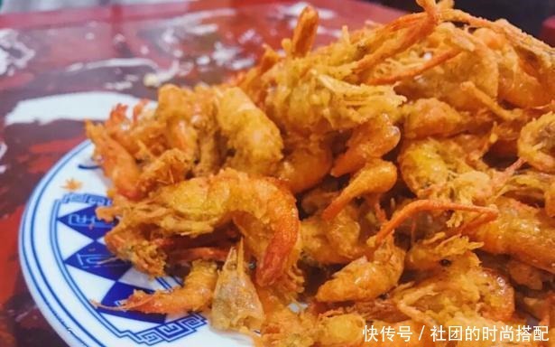 天津这家面馆,招牌菜是炖猪蹄,来吃饭的客人宁可不吃面也要点它