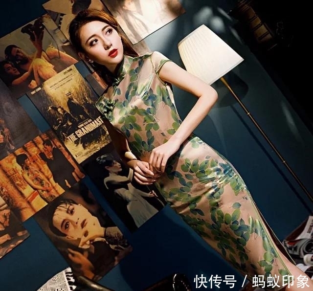 印花丝绸旗袍,修身中长款,陪你一场纸醉金迷!