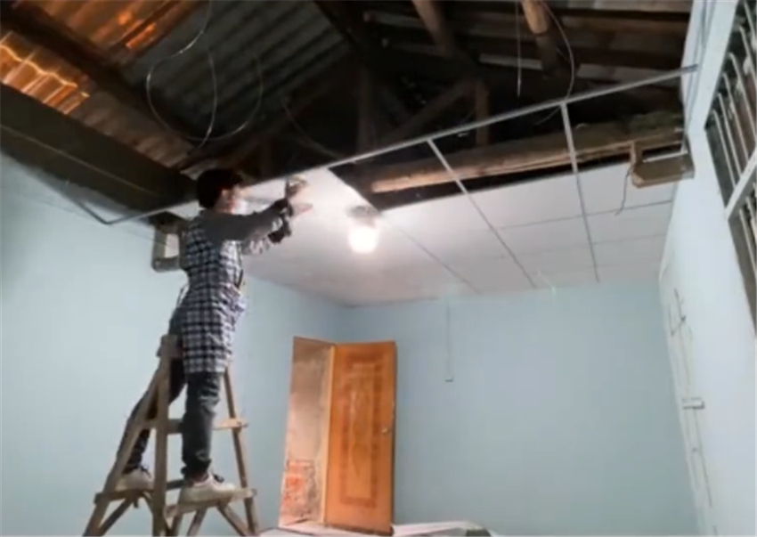 厂房|成都老公为妻女改造废弃厂房宿舍，15㎡空间，千元改造成温馨的家