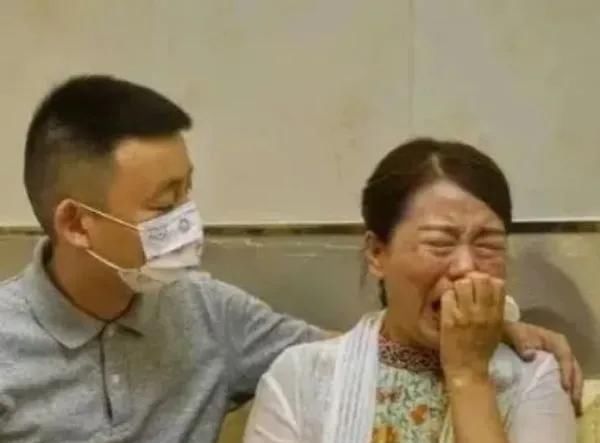 央视发声查真相,十大疑点让杜妈无处遁形,