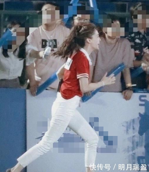 跑男|上帝给了杨颖“动漫脸”,却忘了她的腿型,穿上白裤子后腿围亮了