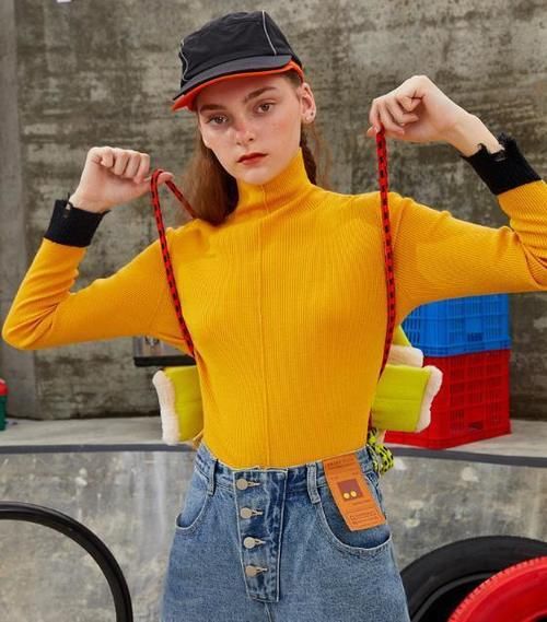 小仙女元气穿搭，温柔毛衣搭牛仔长裤，清新甜美又洋气时髦！