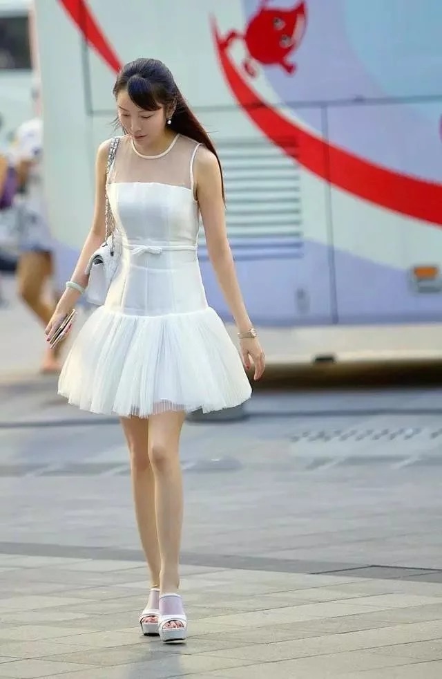 青春|街拍:长相清纯的小姐姐,青春靓丽,温婉可人