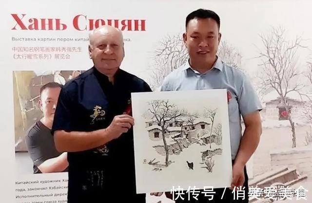 中学|他是八零后中学老师,用钢笔画出逼真雪景,连外国人都被迷住了