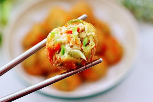 萝卜|炸丸子只知道用面粉,加上它,炸出来的丸子外酥里嫩,凉了也不硬