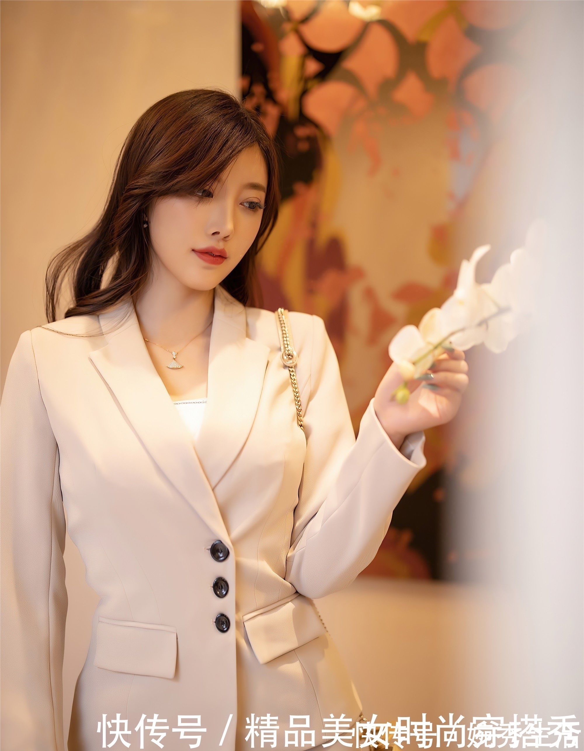 西装套装 适合职场女性的西装套装,优雅又充满女人味,上班逛街都非常合适