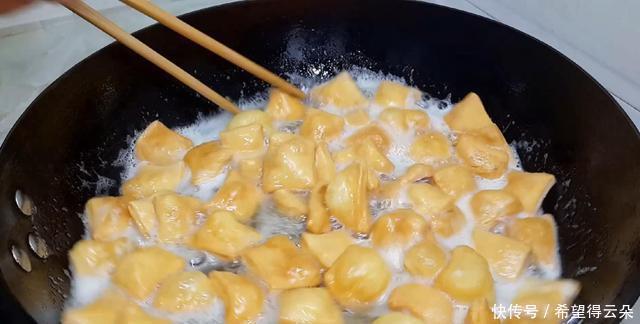 小零食|面粉这样做太神奇了,加3个鸡蛋,个个焦脆香甜,一口一个真过瘾