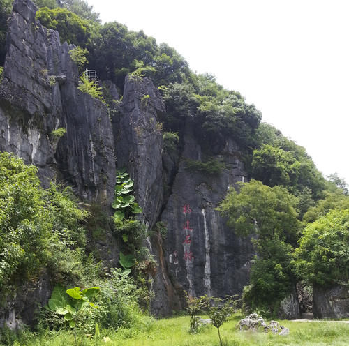 福建也有一处石林景观，其规模仅次于云南的石林，就藏在三明永安