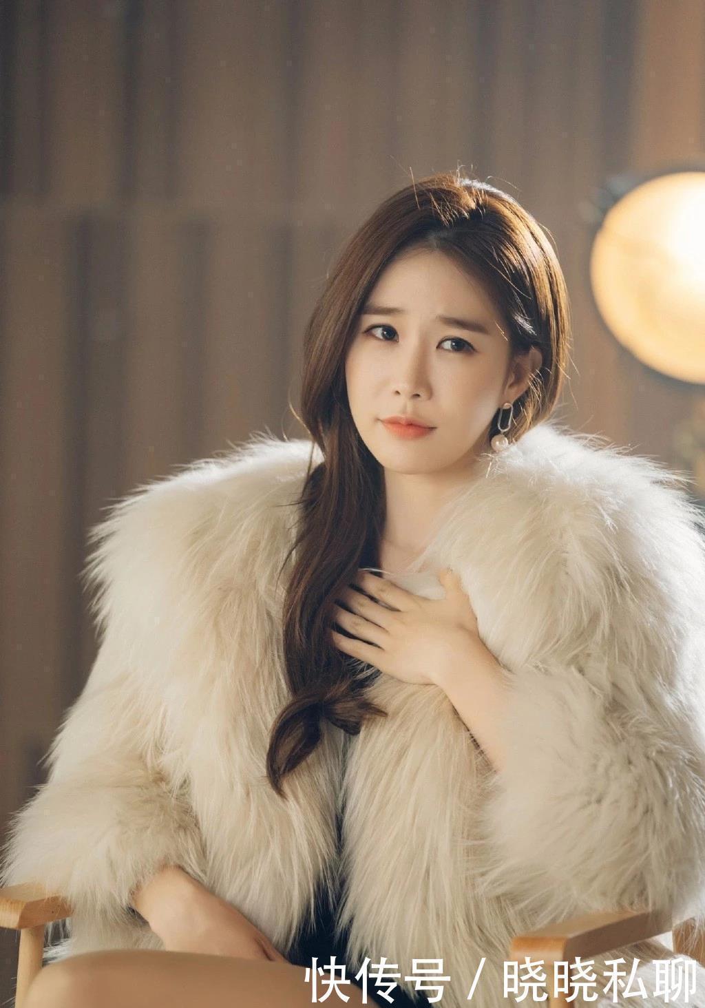 内扣|圆脸女生别乱剪头发,冬天适合留这4种发型,时髦还显脸小!