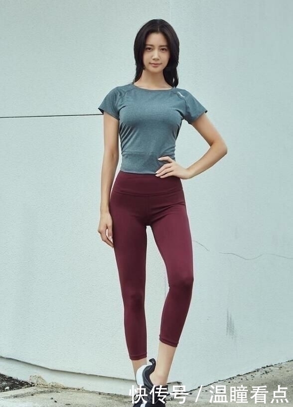 小姐姐 时尚女神范儿的打底裤小姐姐穿出别具一格的魅力,特别耀眼夺目