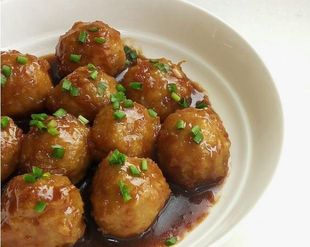 美食精选:番茄焖排骨,蒜香牛肉,水煮肉片,糖醋藕丸的做法