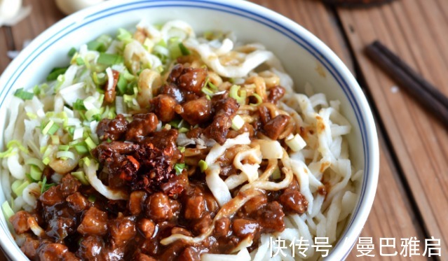 甜面酱|炸酱面的超详细做法，鲜香浓郁的炸酱“养成记”，滋溜一口真过瘾