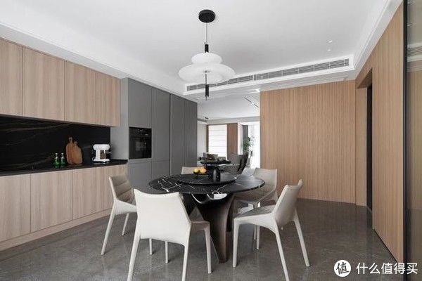 楼梯|她家客厅太好看了，一进门就被美到，喜欢这样简单不花哨的装修