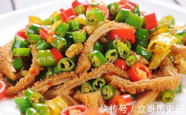 青椒|下雨天孩子多吃青椒补充维生素,提高免疫力少生病,妈妈经常做