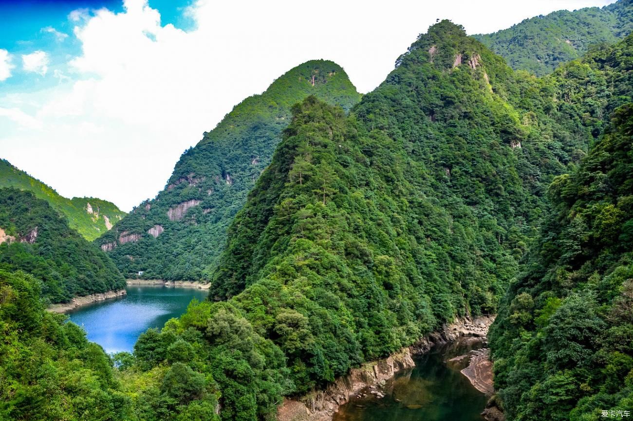 老年|小镇蒙蒙烟雨，小桥流水，断桥残雪~青山点点，古道悠悠