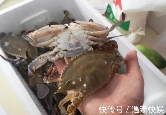 蒸螃蟹时，千万别直接上锅蒸，多加这一步，螃蟹不掉腿