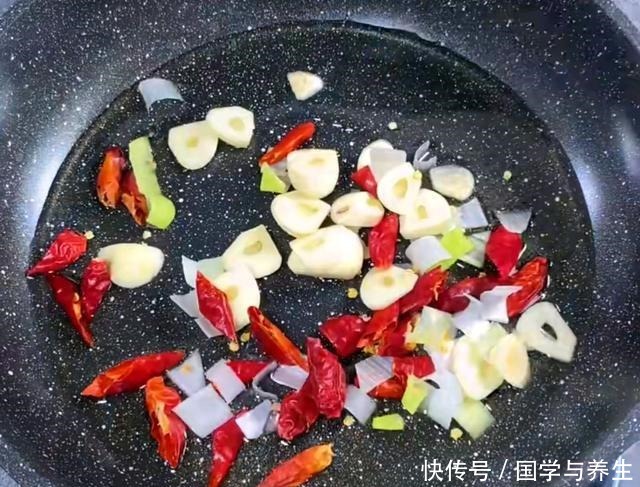  大白菜的这个做法真好吃，做法简单到笑，口味好吃到哭，爱上吃它