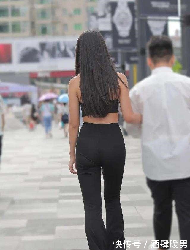 完美状态 精致时髦的打底裤搭配出魅力优雅的质感,体现完美状态,舒适十足!
