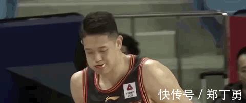 铁血|CBA赛场真英雄!沈梓捷咬着纱布登场,证明何为铁血硬汉