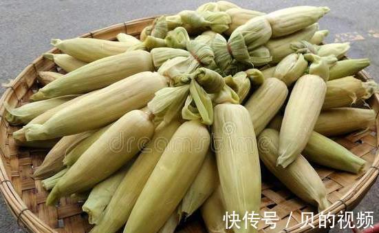 水煮|做水煮玉米,清水下锅是错的,放上这2味料,玉米又香又甜又软糯