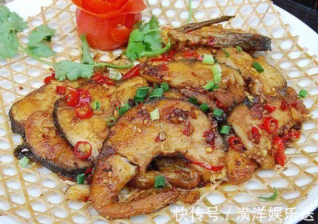 精选美食推荐凉拌豆腐皮，腰果虾仁，香煎鱼排的做法