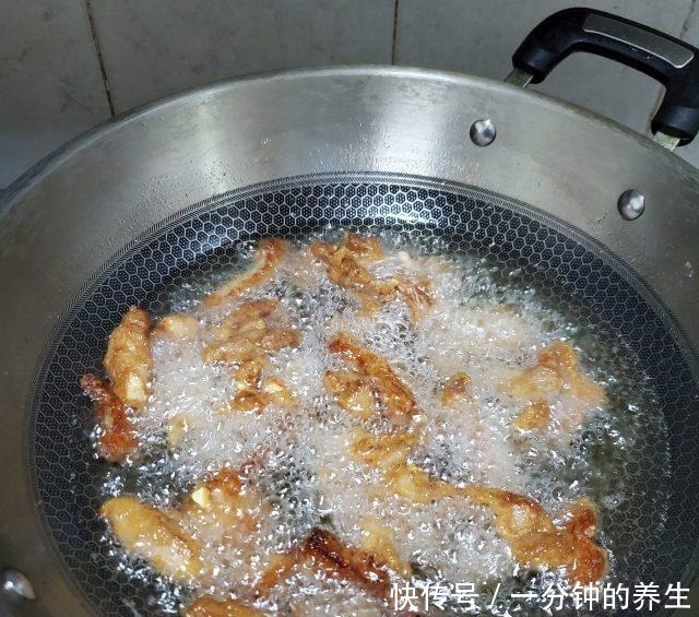 炸酥肉，香酥可口，肉香四溢！