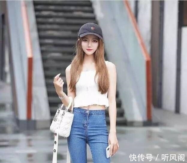 尽显|一条合适的牛仔裤,可以尽显美女腿部曲线,非常漂亮