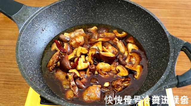 香菇|黄焖鸡别再出去吃了，在家就能轻松学会，就着汤汁可以吃一大碗饭