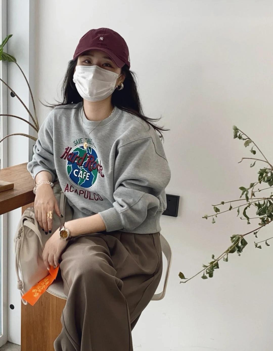 碎花裙 不费力穿搭指南,卫衣搭配牛仔阔腿裤简约洋气,少女感扑面而来