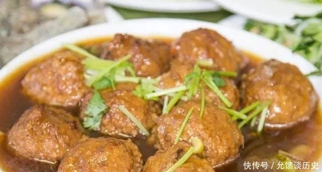 饭店里面|红烧狮子头的家常做法,简单“3步”,色泽金黄,吃起来肥而不腻