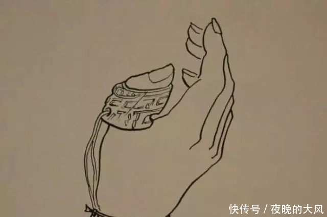 制成的扳指|玉扳指的前世今生,为何它最能体现男人的身份和地位?