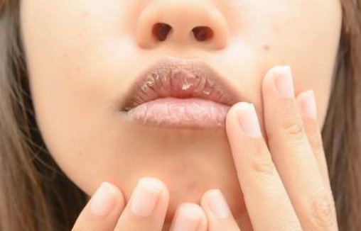 润唇膏只会涂嘴唇?原来还有“这3个”用处,早知早受益
