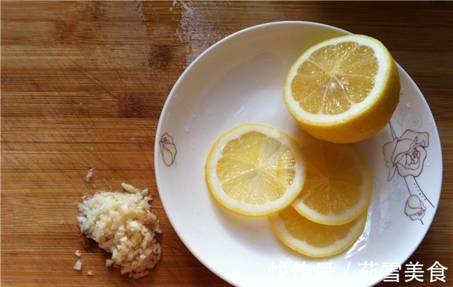 此法烹调冷冻虾，鲜味迅速提升，肉质紧实越嚼越香，高端大气