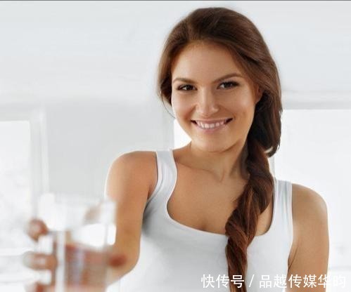 皮肤|上了年纪却不显老的人，通常会有这3个好习惯，看看你有吗？