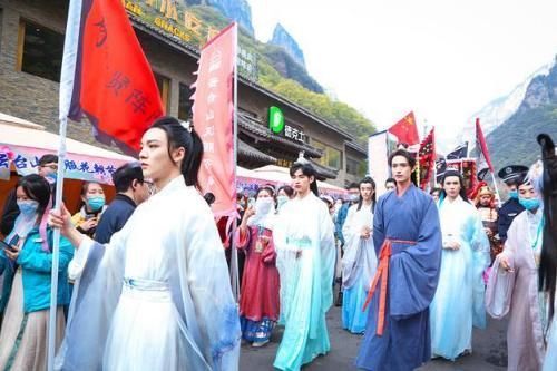 初中生|学生的校服这么丑，为什么不能用汉服当校服？家长和老师率先反对