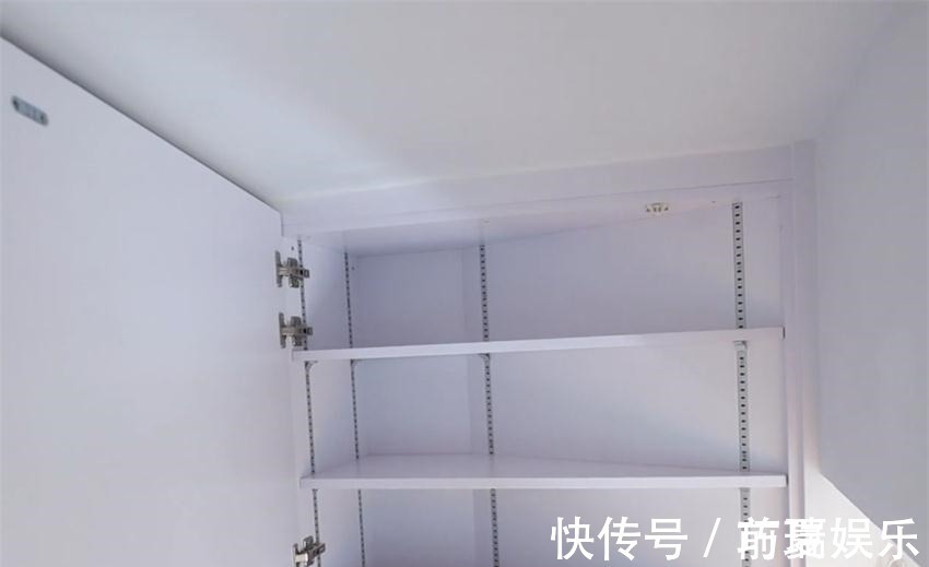 收纳|小两口买下21㎡婚房,巴掌大的家挤出“双客厅”,生活去繁从简